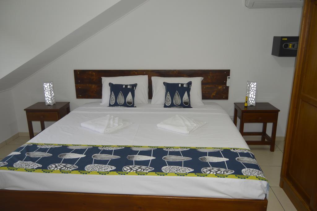 Chez Payet Airport Guesthouse Pointe La Rue Exterior photo
